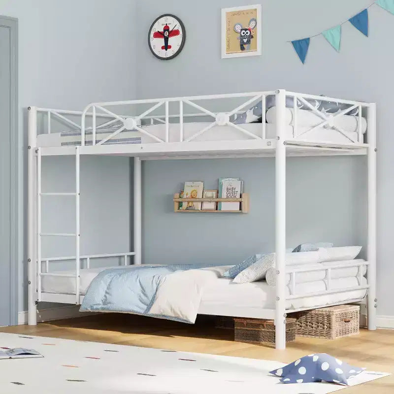 Letto a castello in metallo per 2 persone con ringhiere di sicurezza, grigio/bianco