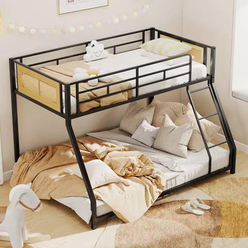 Letto a castello in metallo bianco/nero, piazza e mezza superiore e piazza e mezza inferiore, per 2 persone