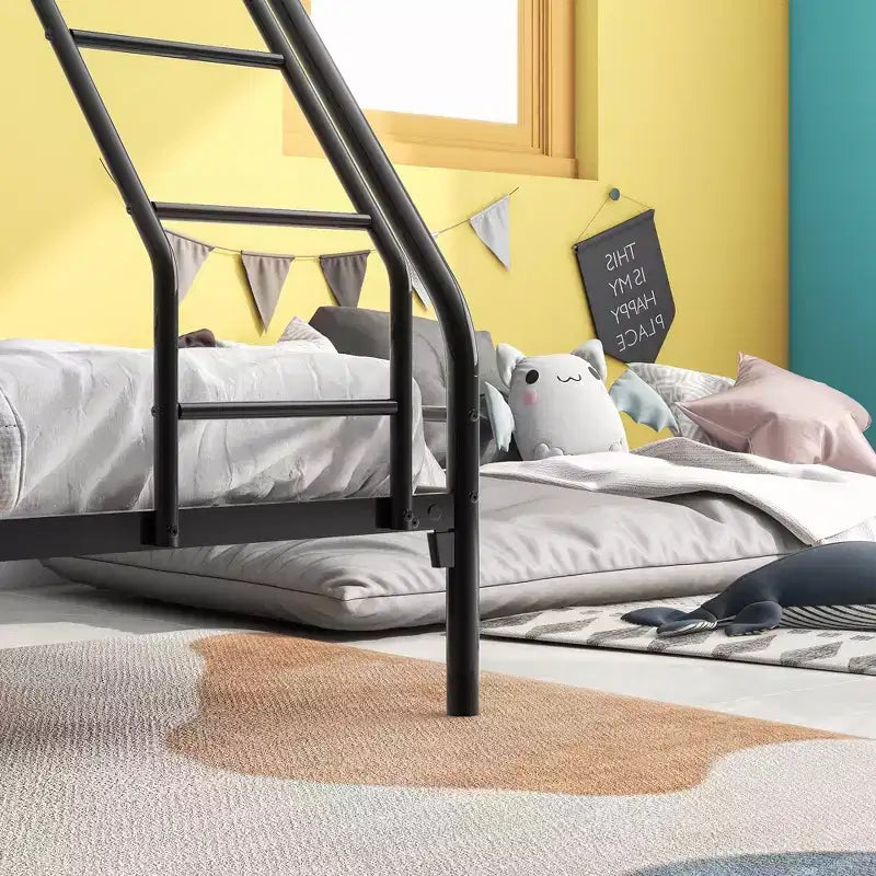 Letto a castello in metallo nero moderno con struttura a due piazze e mezza